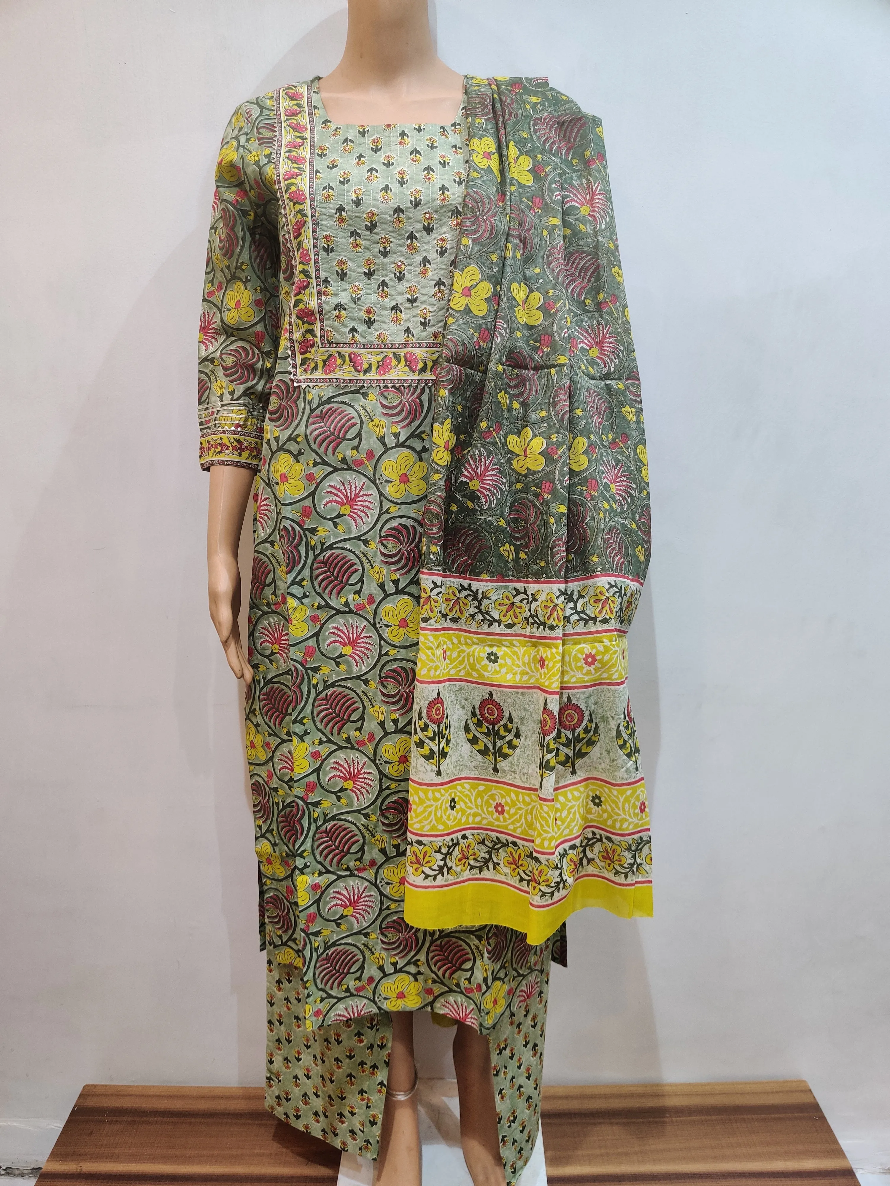 Holly Kurta pant dupatta set