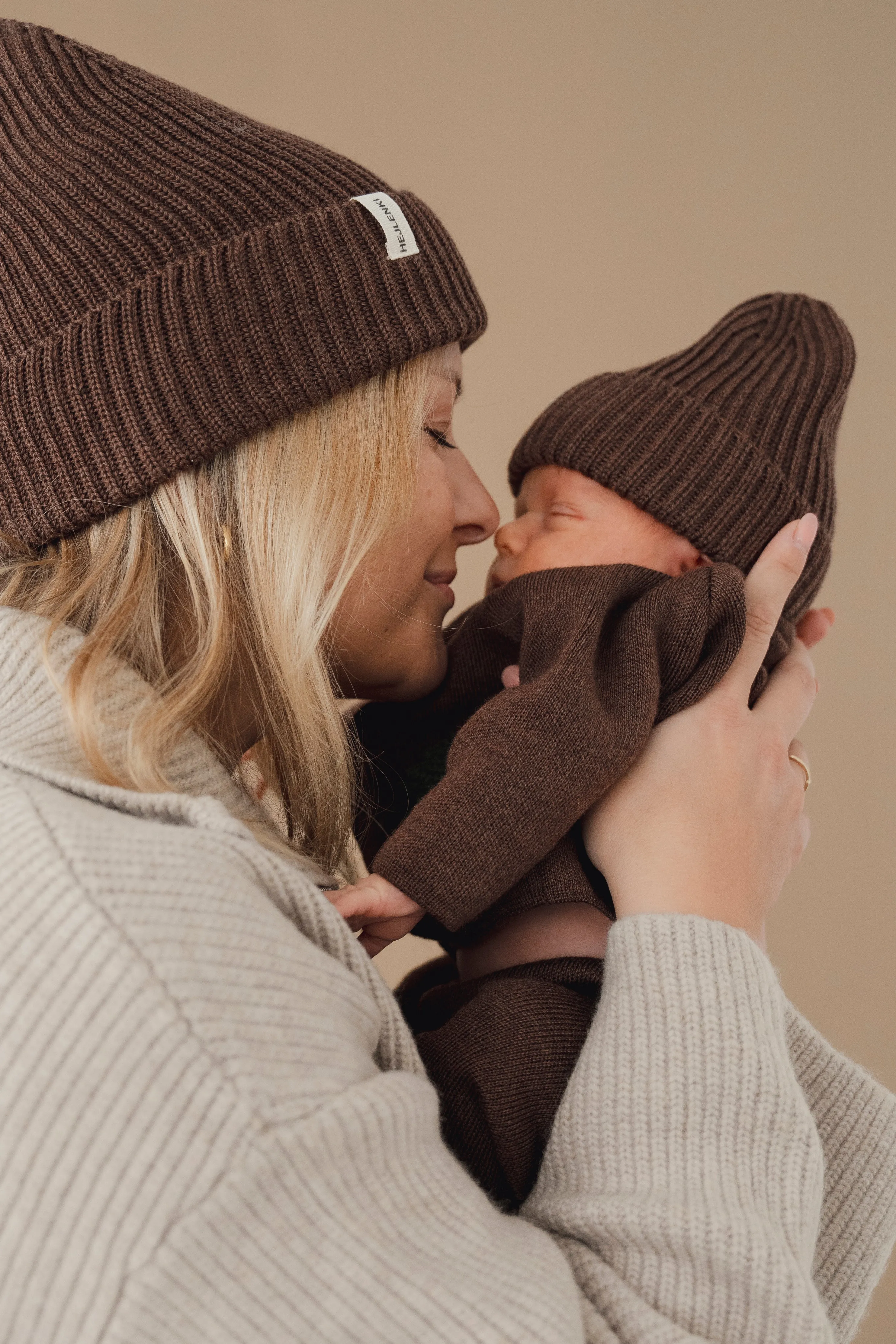 MERINO WOOL KNIT BEANIE BROWN